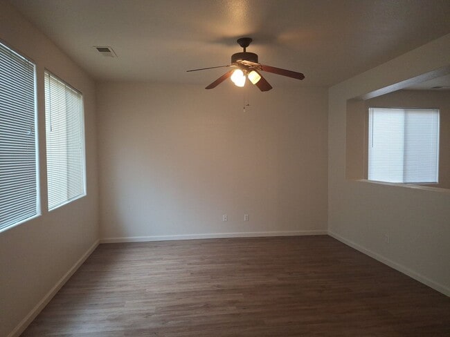 Building Photo - Lincoln Crossing, 2 Story 4 Bedroom, 2.5 bath, 2225sqft, Access to Clubhouse Pool & Amenities, Cu...