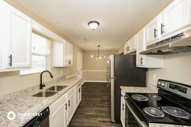 Building Photo - 9459 SLEEPY HOLLOW LN, JONESBORO, GA 30238