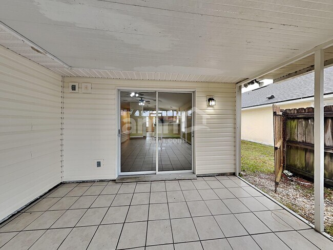 Building Photo - 1643 Hawkins Cove Dr E