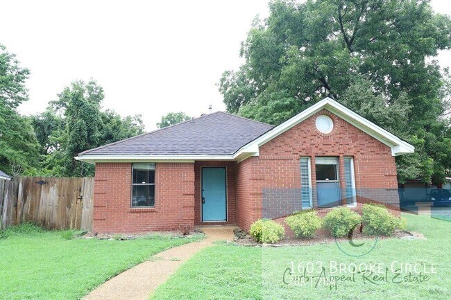 Primary Photo - Beautiful 2 bedroom / 2 bath home with a f...