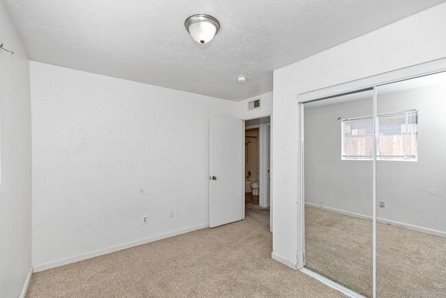 Building Photo - Rental Availalble