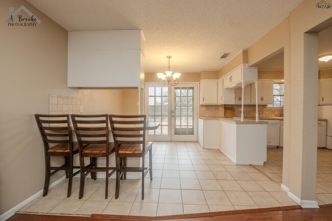 Building Photo - 5222 Jamaica Dr