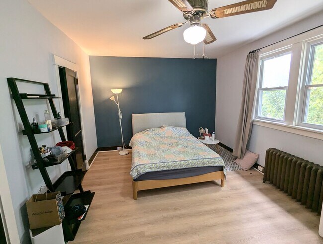 Building Photo - Cozy 3 bedroom 1 Bathroom Home (Squirrel Hill South)