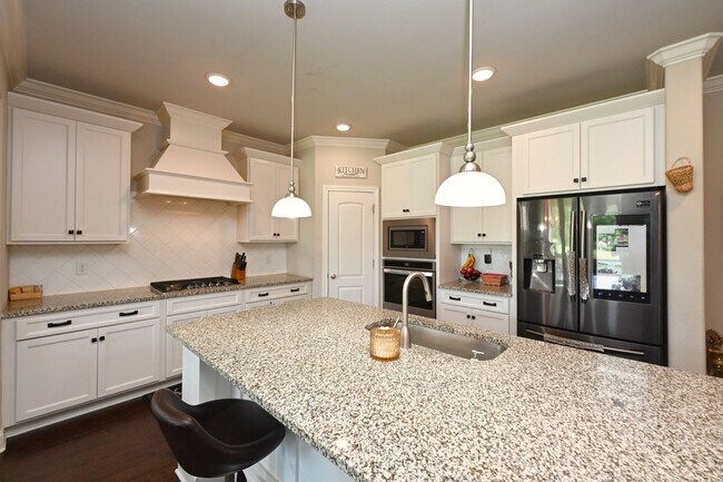 Building Photo - **2019-BUILT EXECUTIVE HOME IN A CUL-DE-SA...