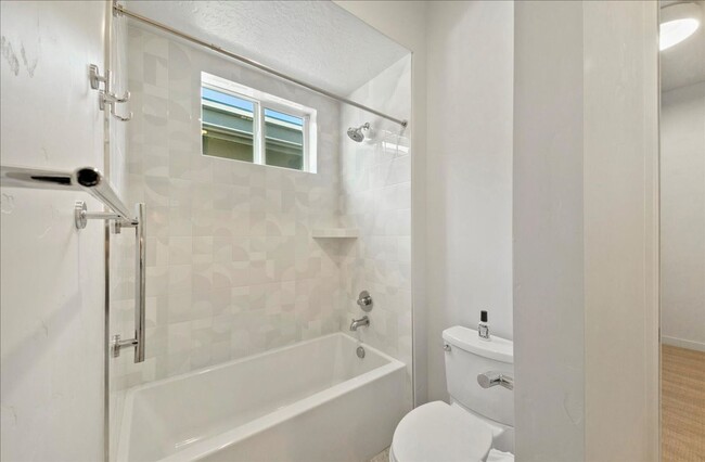 Building Photo - Modern Luxury Meets Everyday Comfort in Me...
