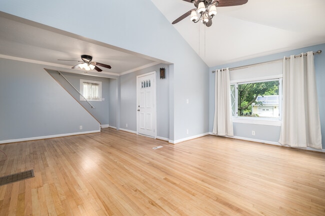 Front entry to the sun filled porch - 1099 North Ave