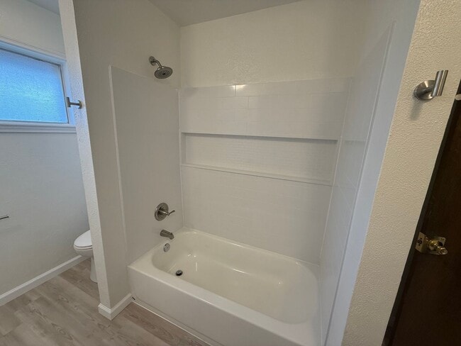 Building Photo - Newly Remodeled Big and Spacious 5 Bed Home! Huge Back Yard!