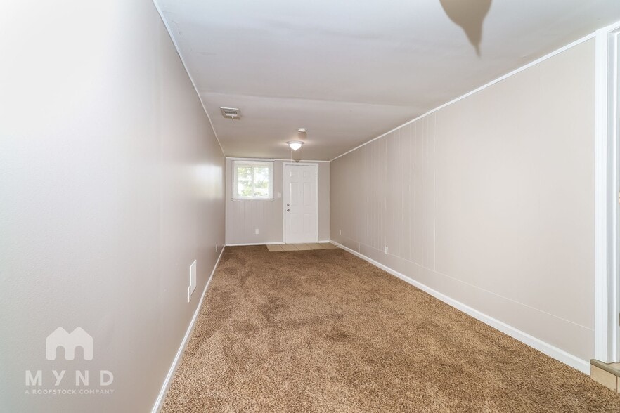 Building Photo - 3049 Bluefield Dr