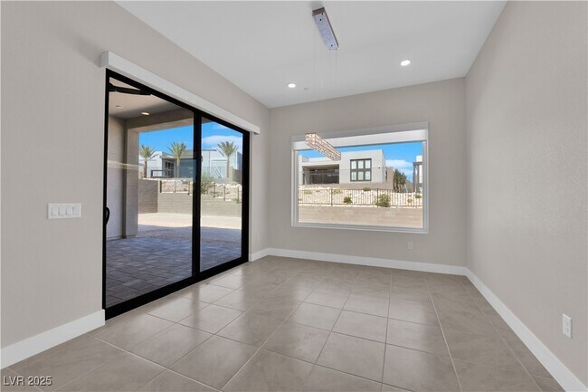 Building Photo - 11032 Rolling Vista Dr