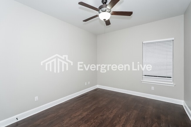 Building Photo - 612 E Parks Ave