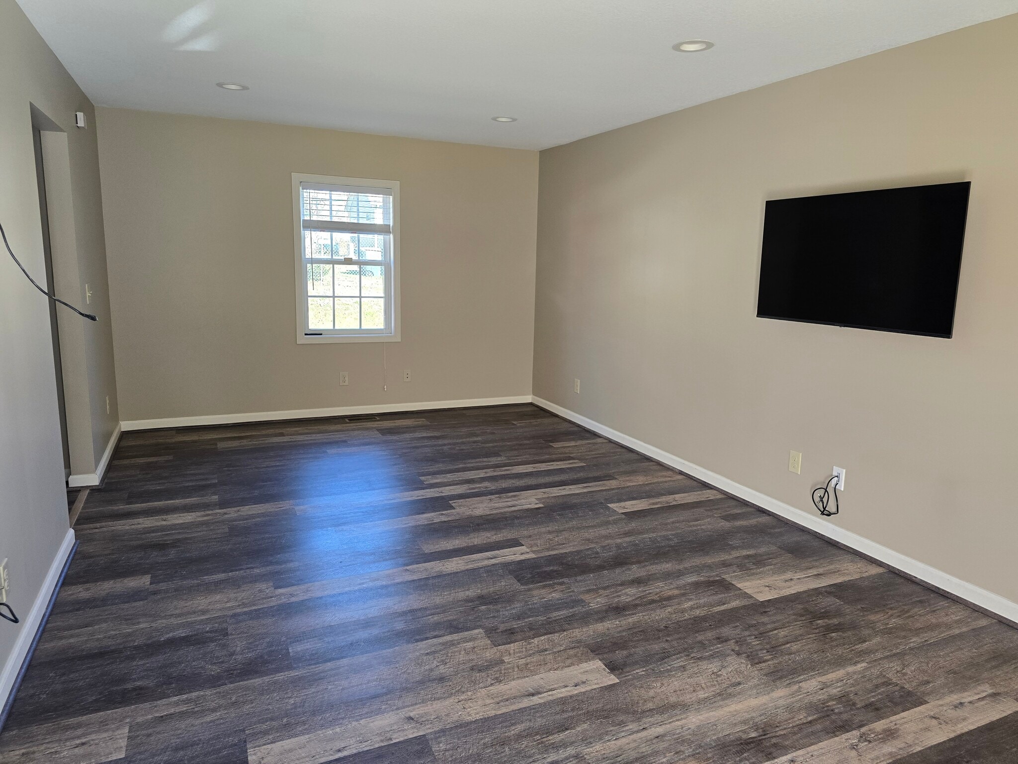 Building Photo - 2102 Kingsbury Rd