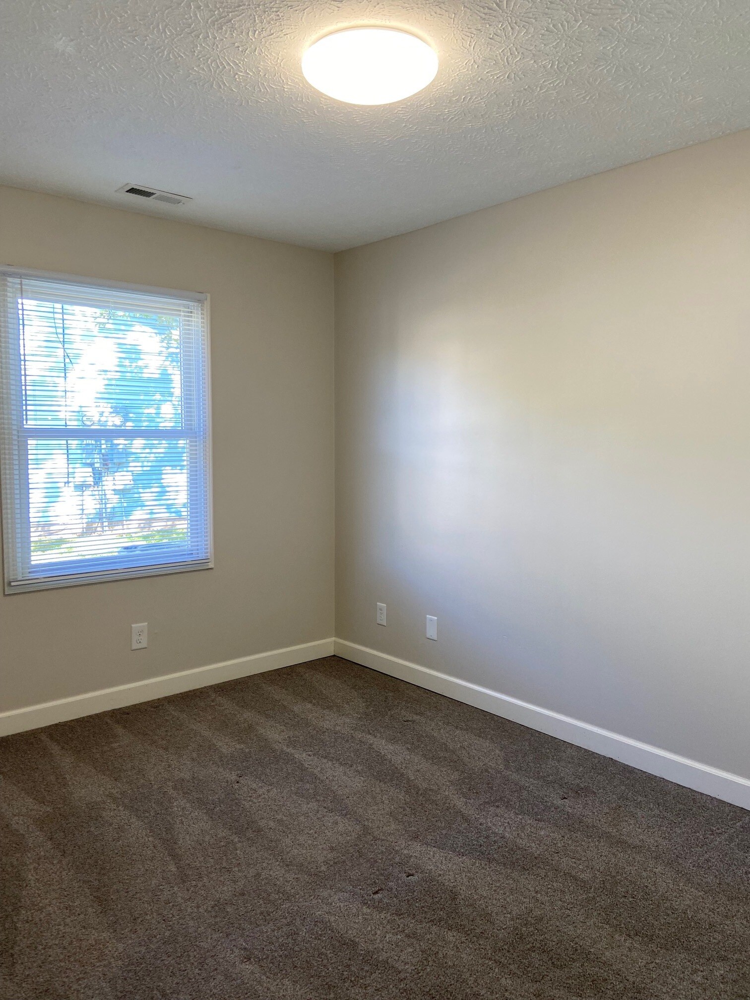 Building Photo - 3416 S Kennedy Dr