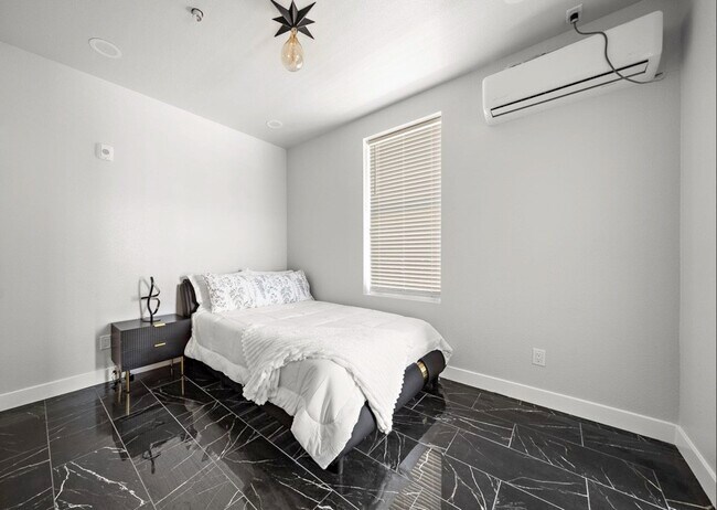 Building Photo - 1009 8th St