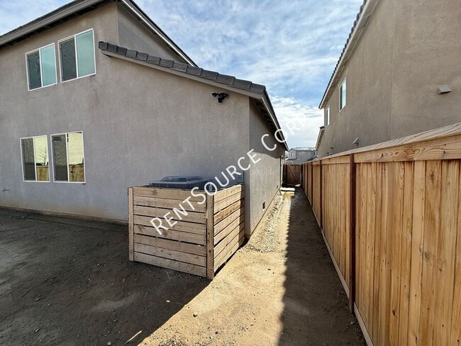 Building Photo - 4 Bedrooms/3 Bathrooms Two Story Home for ...