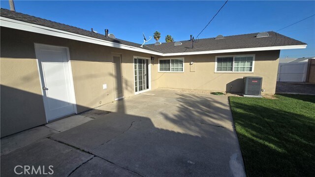 Building Photo - 18271 Roberta Cir