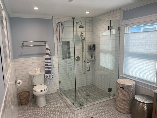 Building Photo - 27 Mann Ave