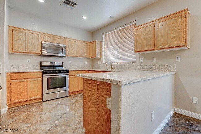 Building Photo - 1948 W Hammer Ln