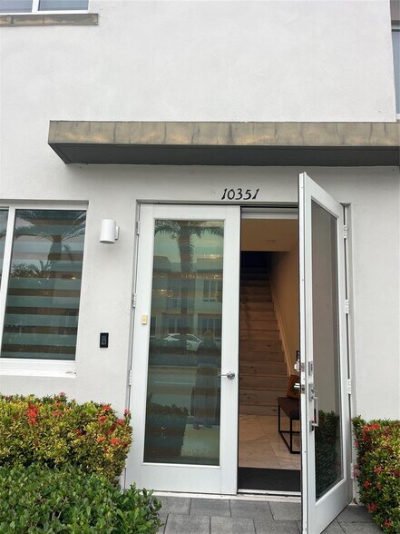 Primary Photo - 10351 NW 66th St