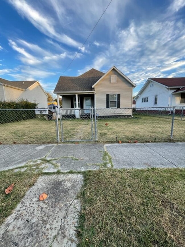 Primary Photo - Knoxville 37917 - 2 bedroom, 2 bath home -...