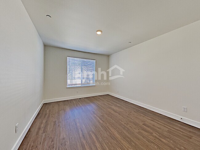 Building Photo - 10602 137th St E