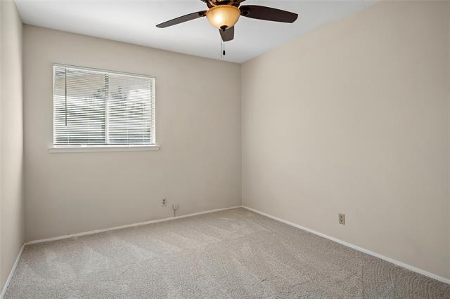 Building Photo - 907 Greenbriar Ln