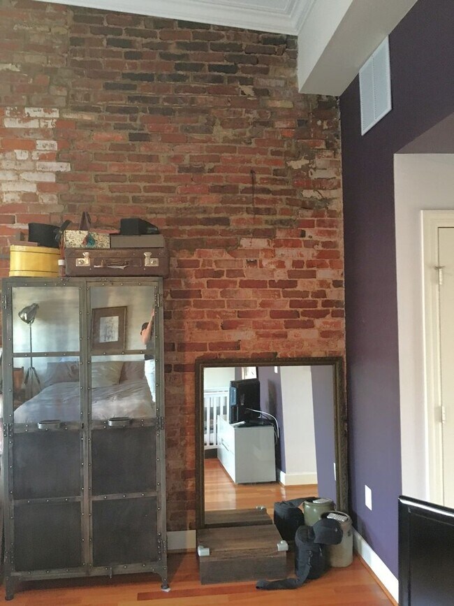 Building Photo - Logan Circle Light Filled One Bedroom with Den Loft with Balcony and Parking!