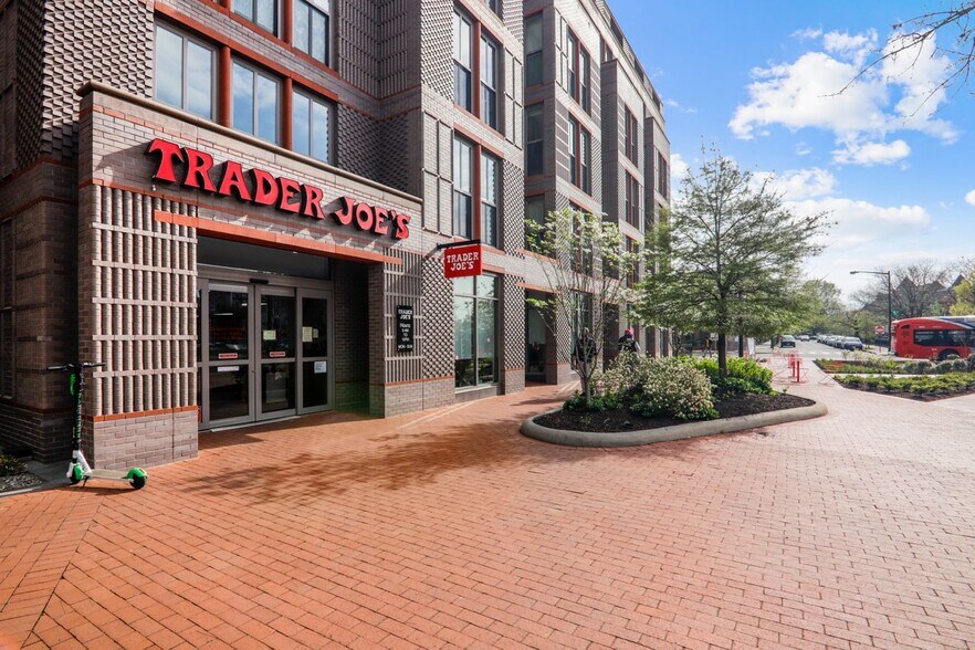 Building Photo - 1110 3rd St NE