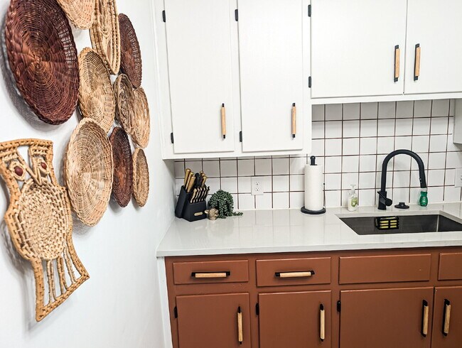 Building Photo - Fully Furnished 2BR/2BA Near USC – Pre-Leasing for January 2027