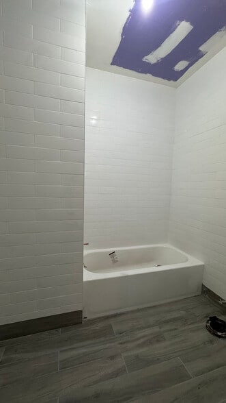 Building Photo - 157 E 72nd St