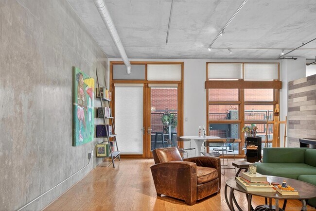 Building Photo - 877 Island Ave