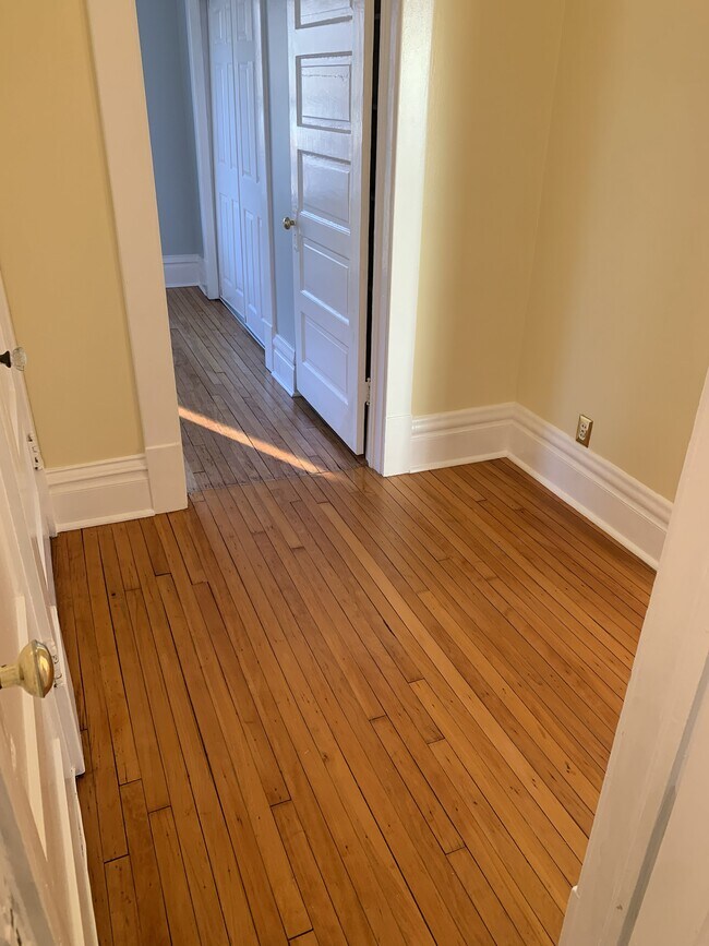 Building Photo - 628 37th St