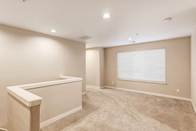 Building Photo - Just Listed!! 2 Bedroom, 2.5 Bathroom Townhouse in Arbor Villebois!