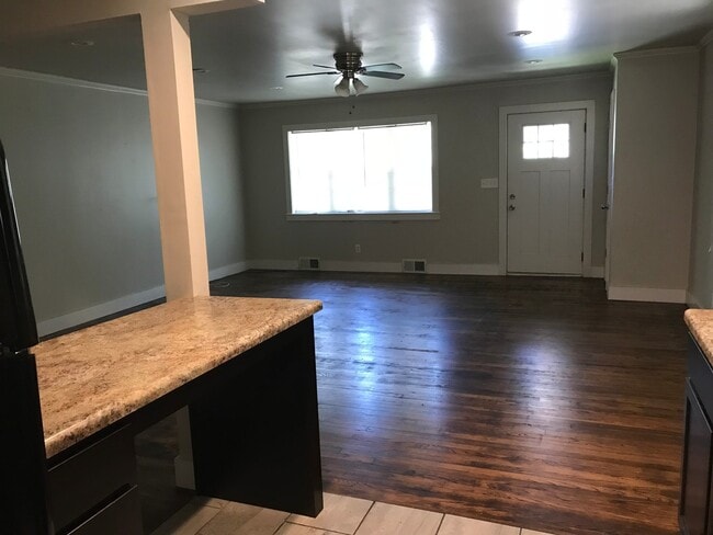 Building Photo - 508/510 S Duncan Ave