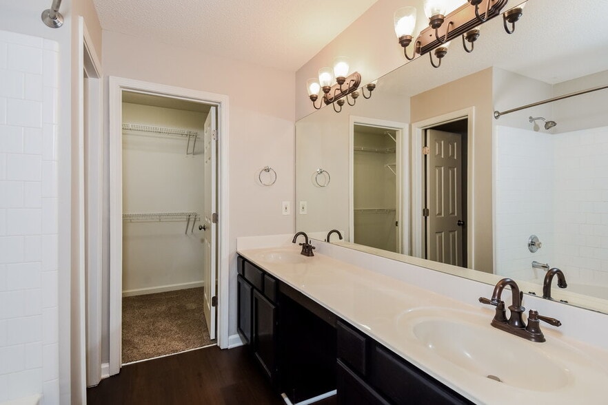 Building Photo - 1302 Timuquana Trail