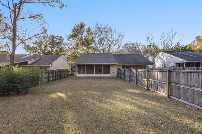 Building Photo - 1901 Gina Dr