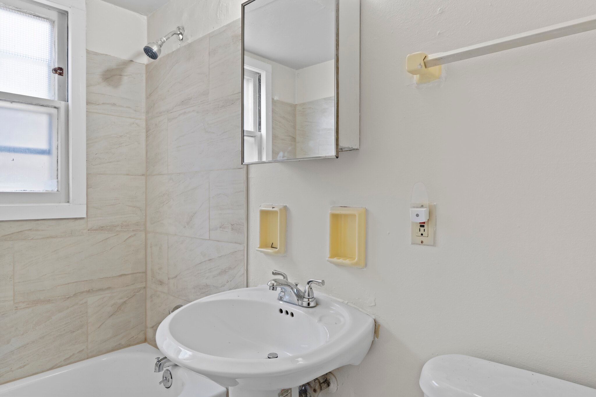 Building Photo - 3216 N Downer Ave