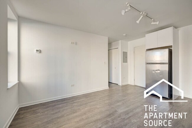 Building Photo - 940 W Winona St