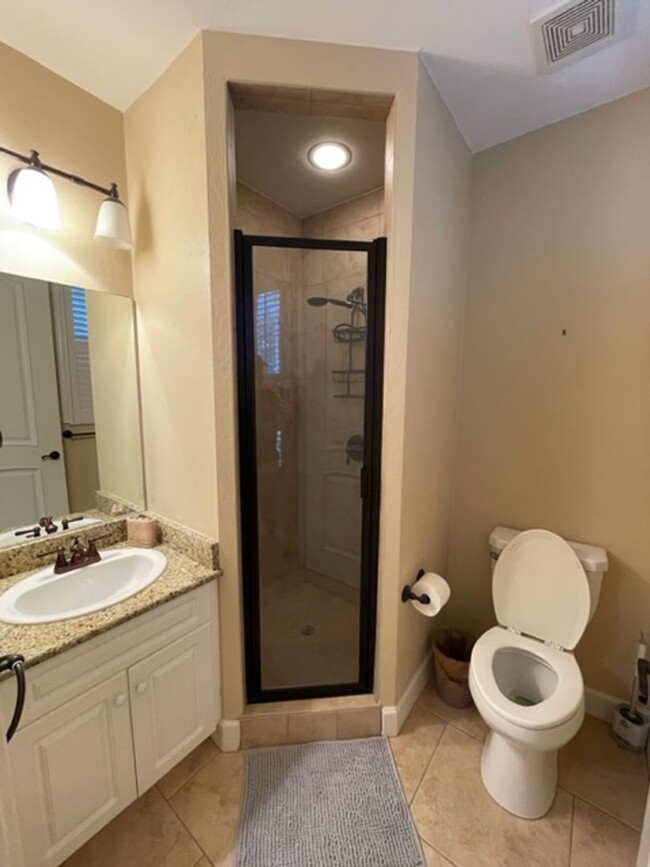 Building Photo - Lovely 2 Bedroom Condo in Jackson Square