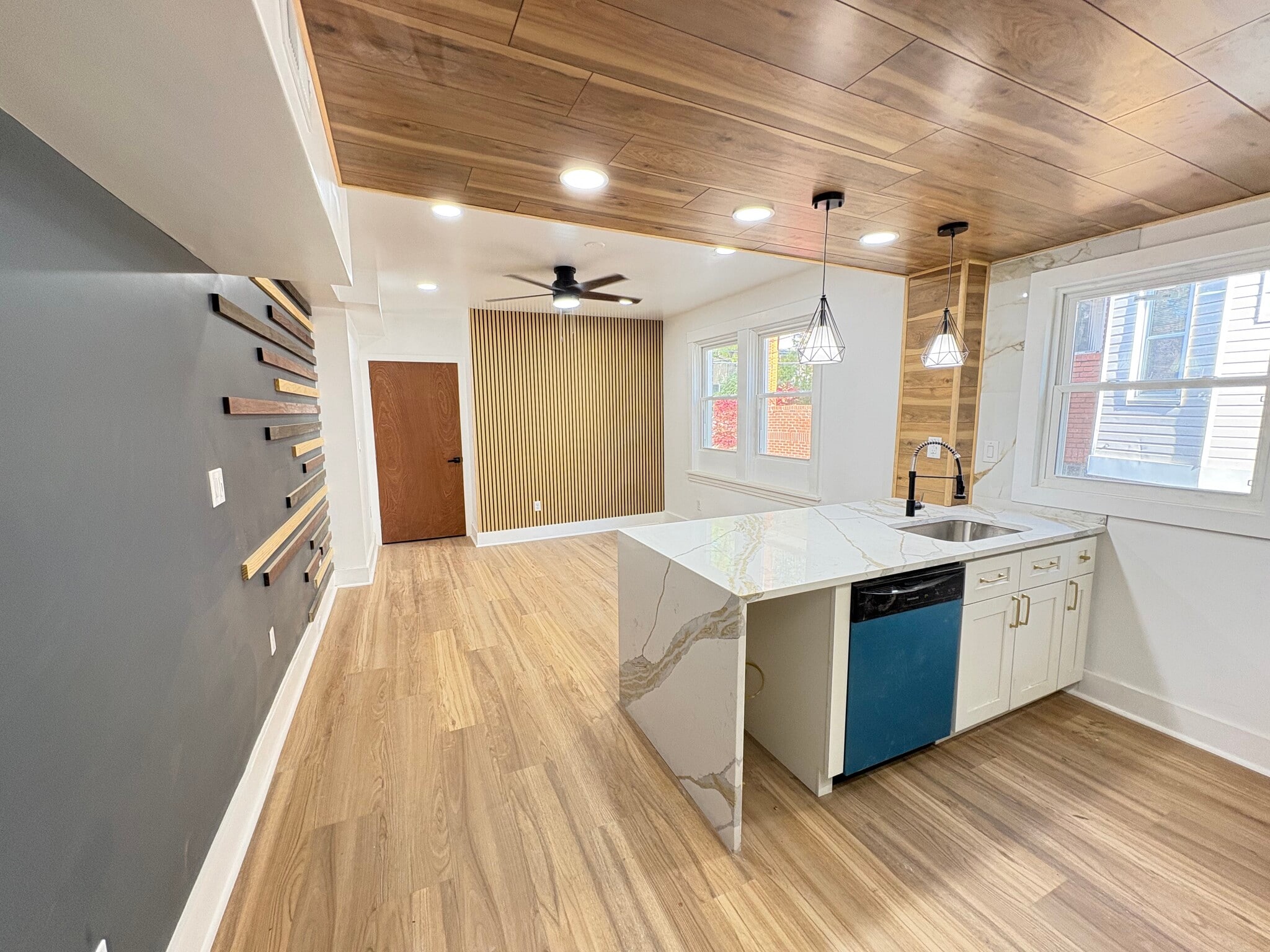 Building Photo - 5834 Phillips Ave