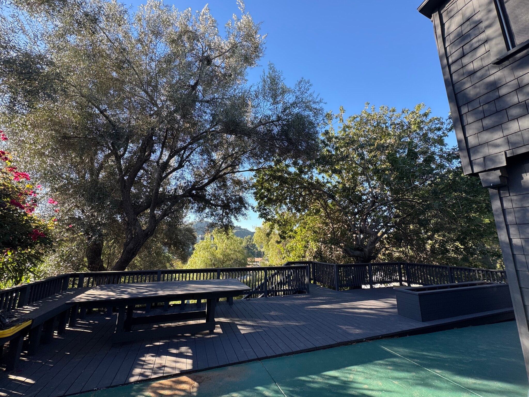 Main deck 1 - 5924 Hayes Ave