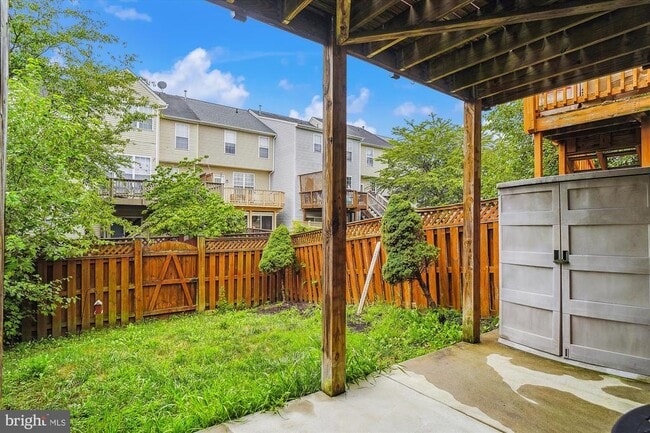 Building Photo - 152 Fieldstone Ct