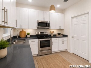 Building Photo - 626 Iowa St