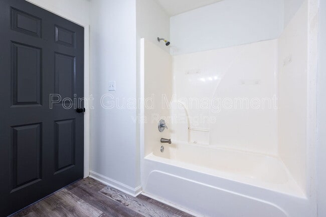 Building Photo - 955 Leroy St