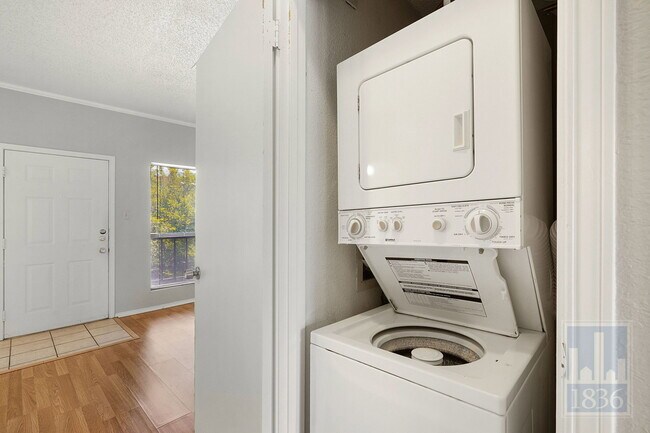 Building Photo - 2804 Rio Grande St
