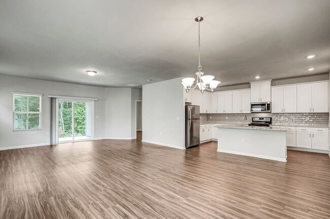 Building Photo - 205 Wilbur Lake Dr