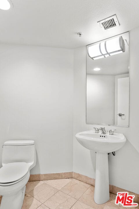 Building Photo - 13700 Marina Pointe Dr