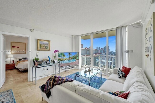 Building Photo - 19501 W Country Club Dr