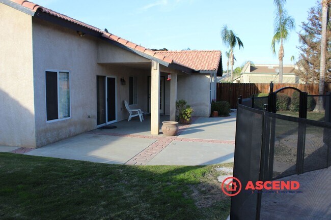 Building Photo - Poolside Living in Rosedale – Spacious 3 Bed / 2 Bath Home!