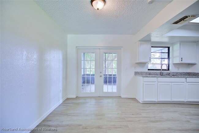 Building Photo - 640 Placid Lakes Blvd