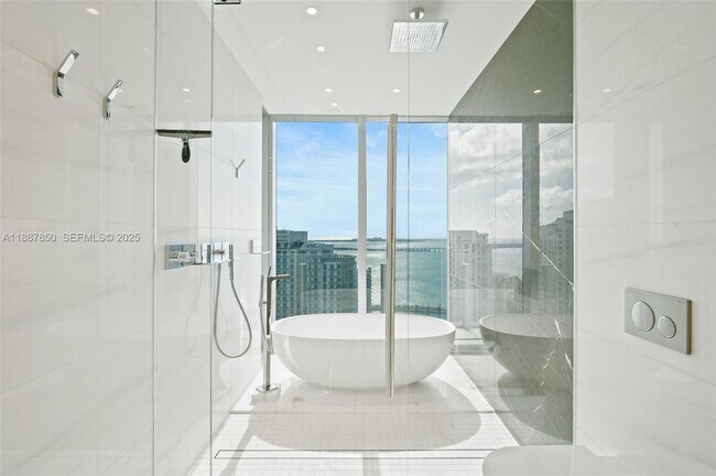 Building Photo - 300 Biscayne Blvd Way